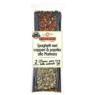 Паста спагетти с чернилами каракатицы «алла маринара» с каперсами и паприкой Италия