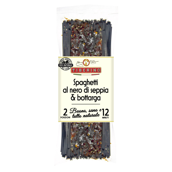 Паста спагетти с чернилами каракатицы и боттаргой Италия
