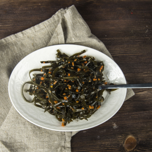 Салат из морской капусты витаминный