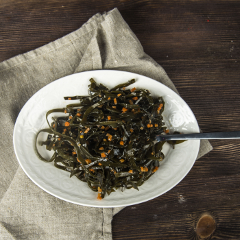 Салат из морской капусты витаминный