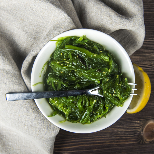 Салат Чука с кунжутом