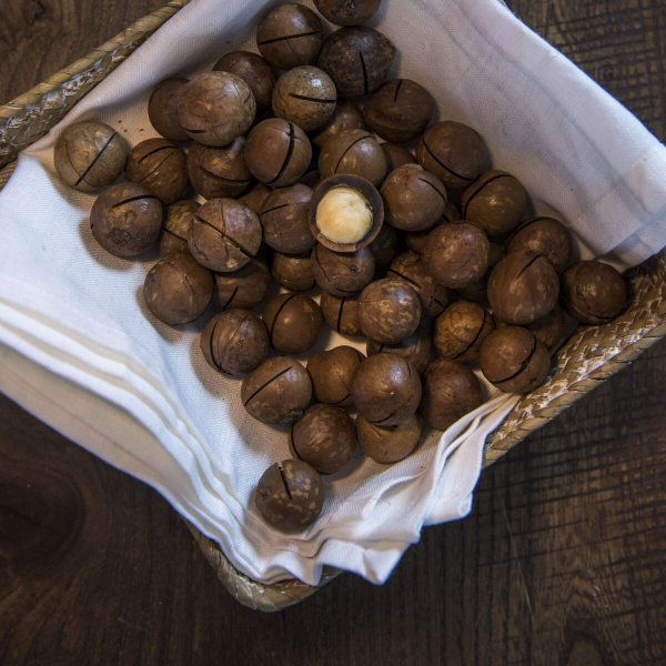 Макадамия неочищенный