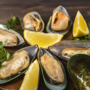 Мидии гигантские на раковине