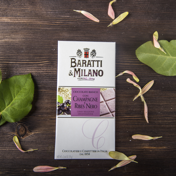 Шоколад белый с шампанским и черной смородиной