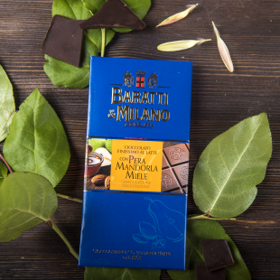 Шоколад молочный с грушей, миндалем и медом