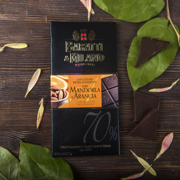 Шоколадная плитка с миндалем и апельсином (горький шоколад 70%)