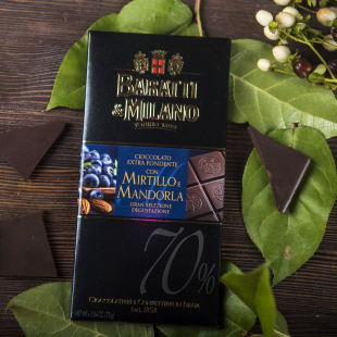 Шоколадная плитка с голубикой и миндалем (горький шоколад 70%)